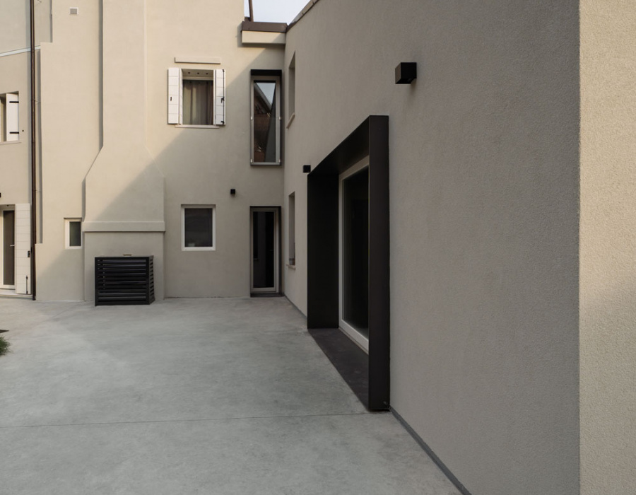 Deco Nuvolato Grip, anti slip effect flooring in medium light color. Private house, Architect Cacurio, Dolo (VE)2