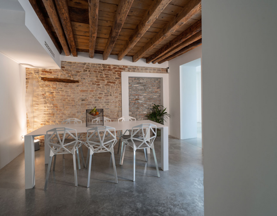 Deco Nuvolato, polished effect flooring in medium gray color. Private residence, Architect Cacurio, Dolo (VE) 12