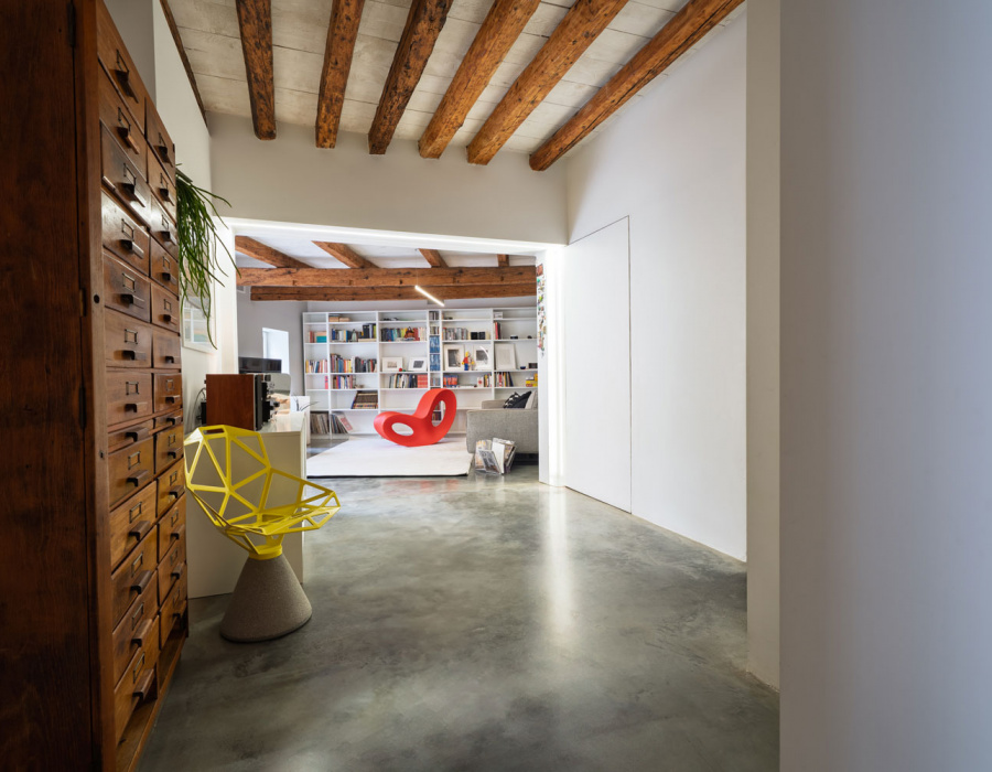 Deco Nuvolato, polished effect flooring in medium gray color. Private residence, Architect Cacurio, Dolo (VE) 10