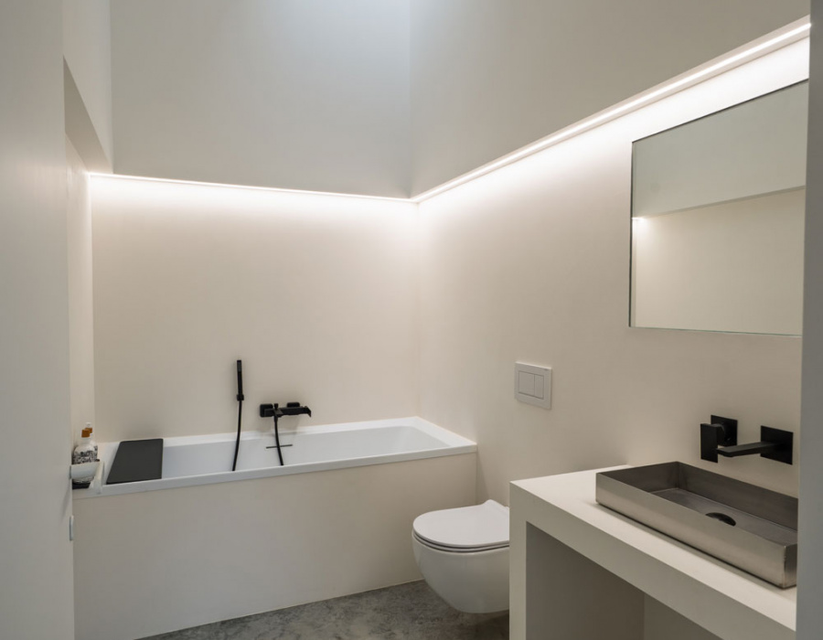Deco Nuvolato, polished effect flooring in medium gray color. Private residence, Architect Cacurio, Dolo (VE) 09