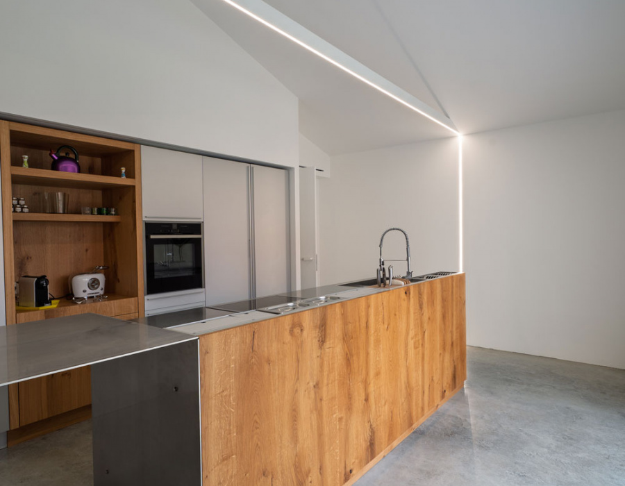 Deco Nuvolato, polished effect flooring in medium gray color. Private residence, Architect Cacurio, Dolo (VE) 07
