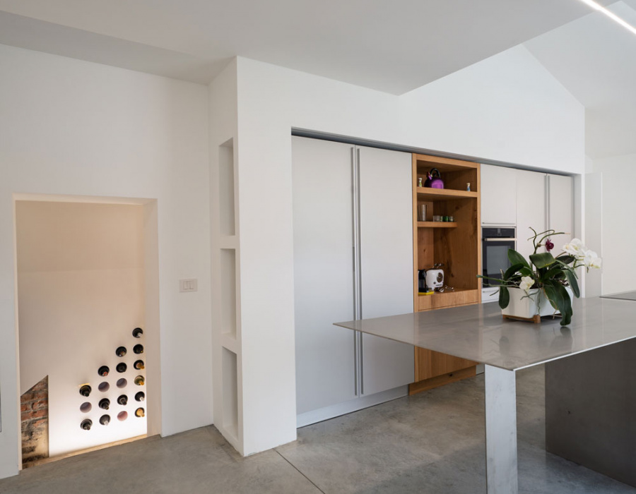 Deco Nuvolato, polished effect flooring in medium gray color. Private residence, Architect Cacurio, Dolo (VE) 06