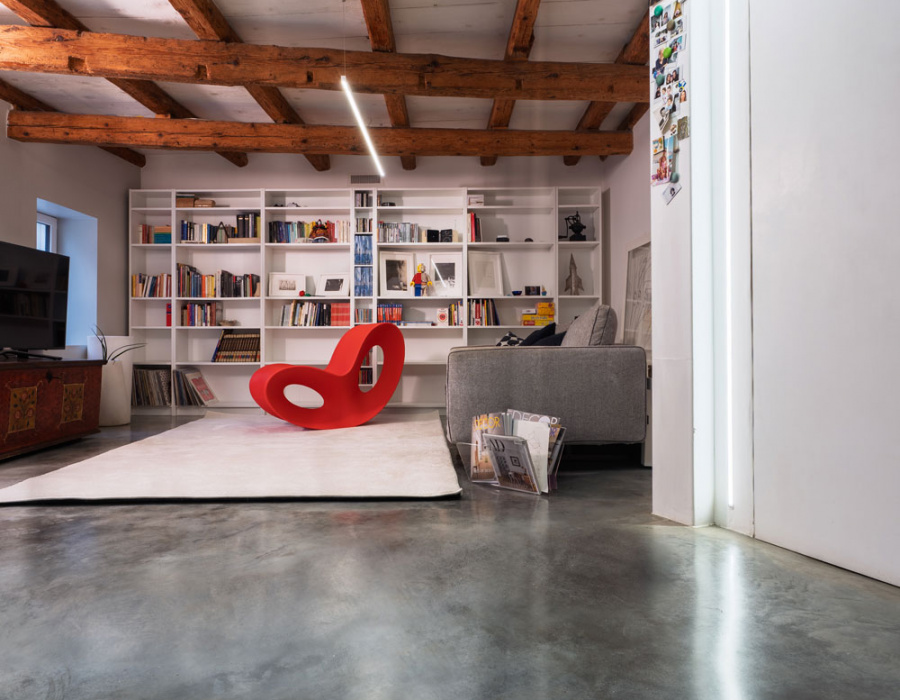 Deco Nuvolato, polished effect flooring in medium gray color. Private residence, Architect Cacurio, Dolo (VE) 01.