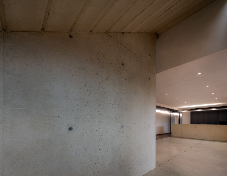 Deco Nuvolato, sol effet ciré avec finition light gray. S.C.A.R.P.A., Asolo (TV). Project: Roberto Nicoletti Architettura e Design. 12