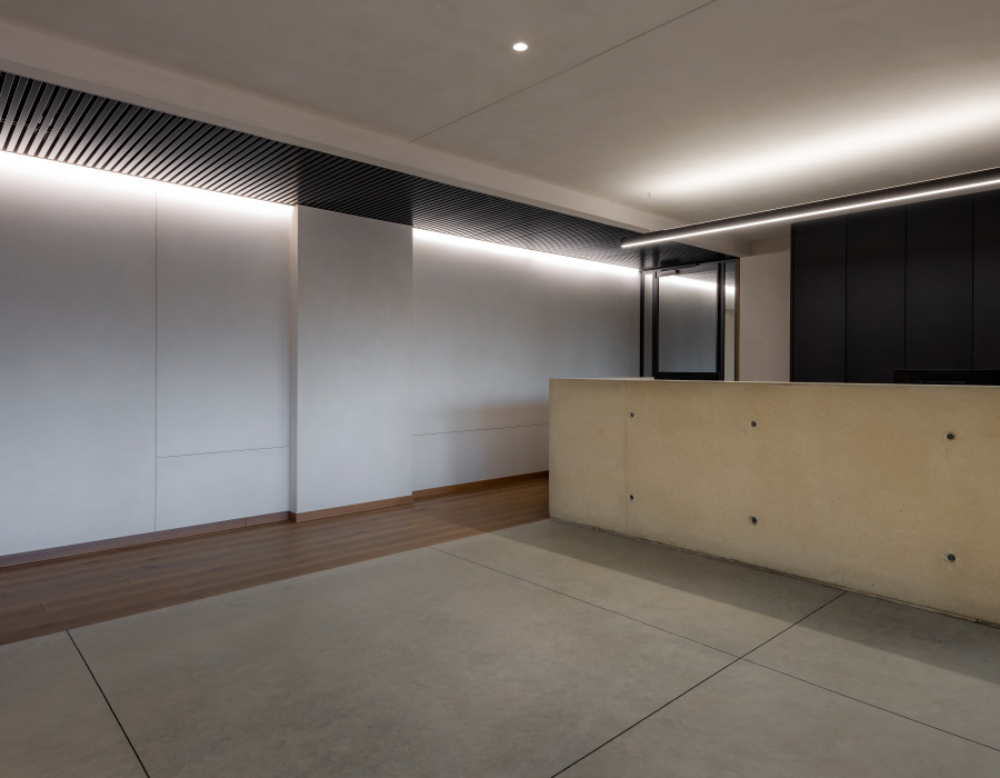 Deco Nuvolato, sol effet ciré avec finition light gray. S.C.A.R.P.A., Asolo (TV). Project: Roberto Nicoletti Architettura e Design. 14