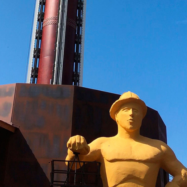 Attraction Golden Driller - Parc de Fraispertuis (Jeanménil, France)