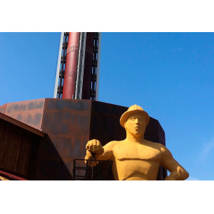 Attraction Golden Driller - Parc de Fraispertuis (Jeanménil, France)