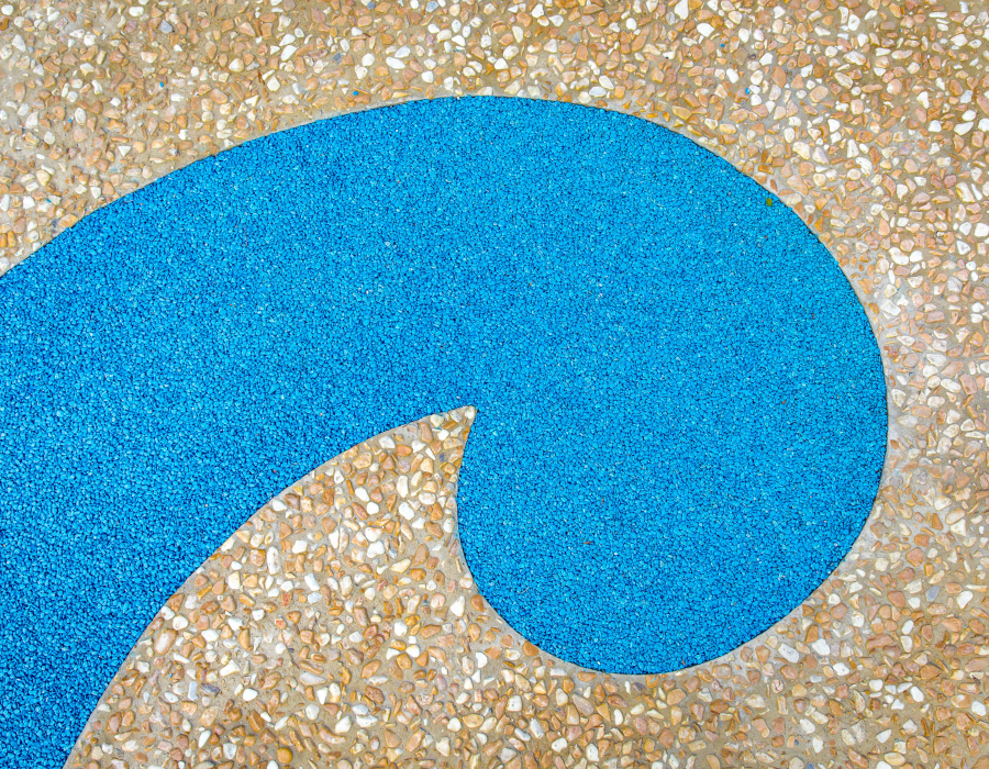 ItalianTerrazzo®, sol en béton désactivé couleur giallo ocra et blu oltremare. Giardino delle Arti, Maratea (Italie) Project Arch. Francesco Canestrini. 07