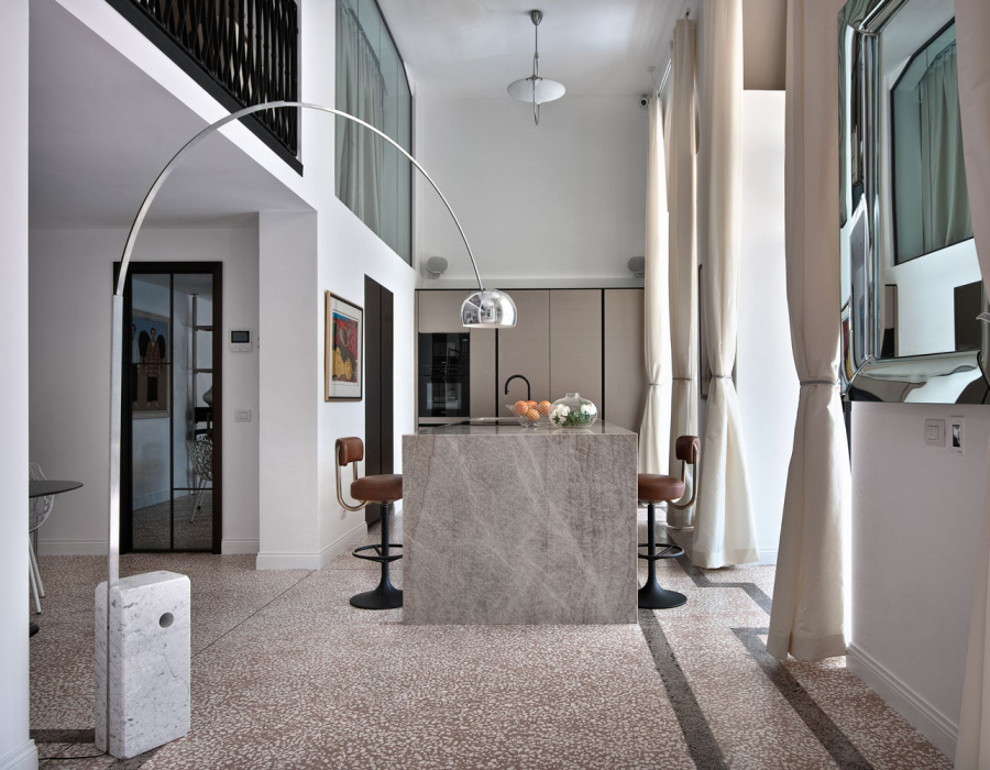 Maxi Venetian floor Terrazzoverlay XL. Color Duna, Verona and Nero Ebano marble. Private villa, Moltrasio (CO) 02