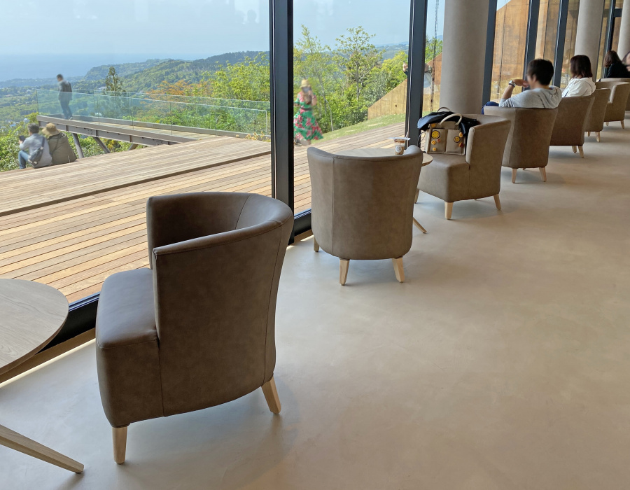 Microverlay®, sol en béton résine de faible épaisseur finition nocciola. Café 321 Komuroyama, Japon. Projet: Ishii Architect & Associates. 06