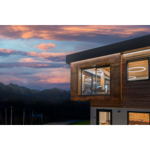 Design et nature fusionnent dans la rénovation d'une ferme dans les Dolomites de Belluno