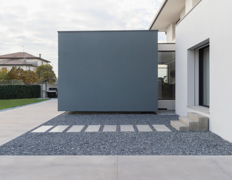 Pavilux pavimento industriale colore cemento. Casa F02, Rossano V.to VI. Project: Studio di architettura Scattola Simeoni 00