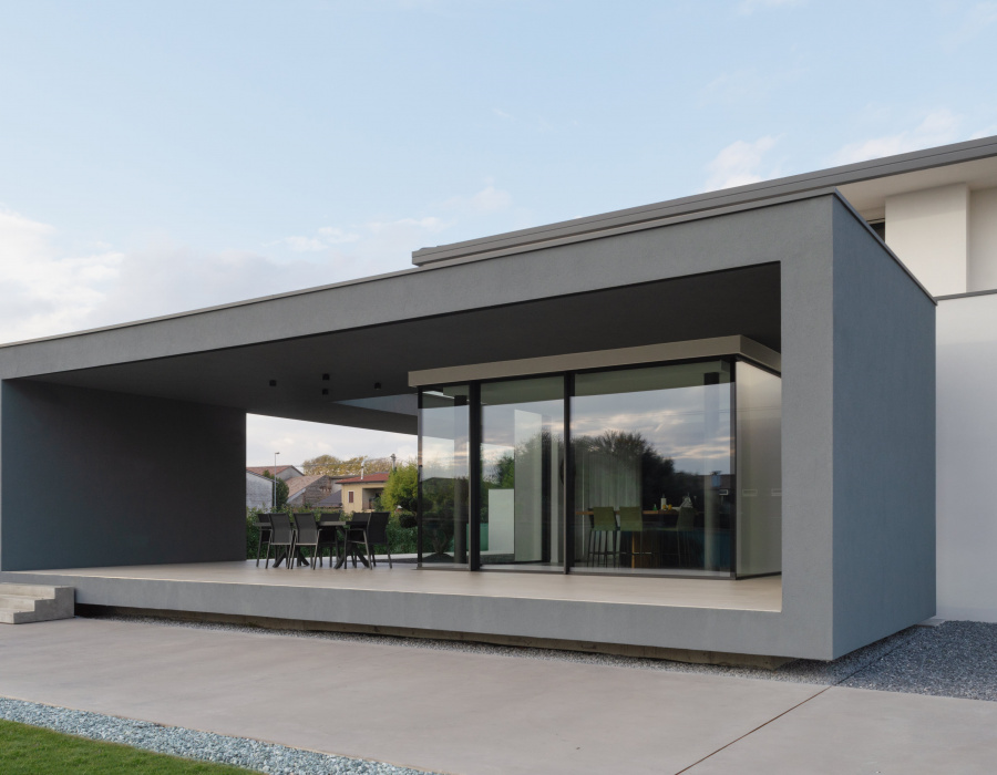 Pavilux pavimento industriale colore cemento. Casa F02, Rossano V.to VI. Project: Studio di architettura Scattola Simeoni 01