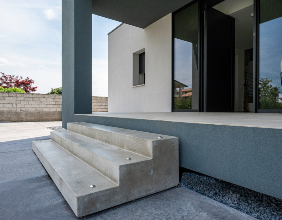 Pavilux pavimento industriale colore cemento. Casa F02, Rossano V.to VI. Project: Studio di architettura Scattola Simeoni 05