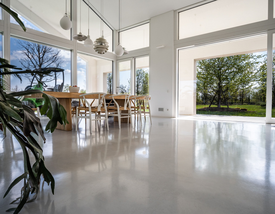 Deco Nuvolato, nuvolato effect floor with light gray finish. Private villa, Breda di Piave (Italy). Project: Folla Progetti