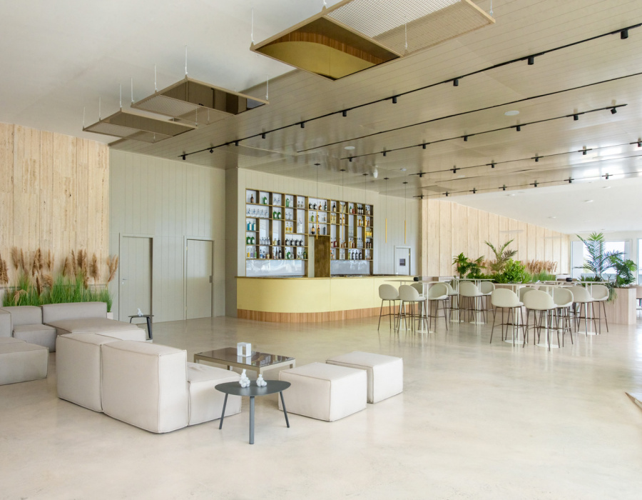 Skyconcrete® Indoor, sol effet ciré de faible épaisseur avec finition tortora. Sirenetta Restaurant, Italie. Project: Arch. Luigi Smecca. 03