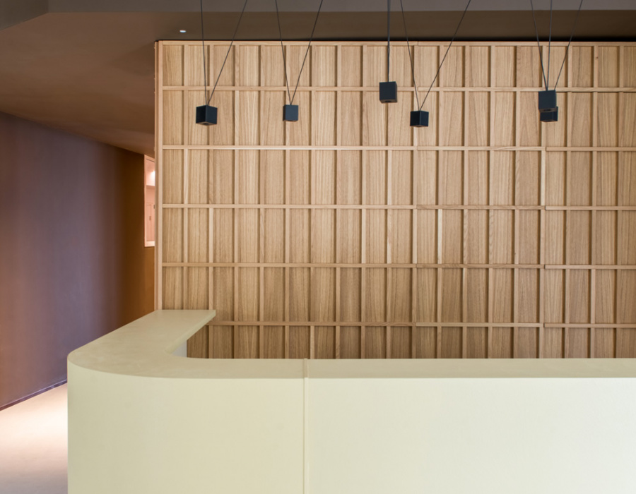 Skyconcrete® Indoor, sol effet ciré de faible épaisseur avec finition tortora. Sirenetta Restaurant, Italie. Project: Arch. Luigi Smecca. 05
