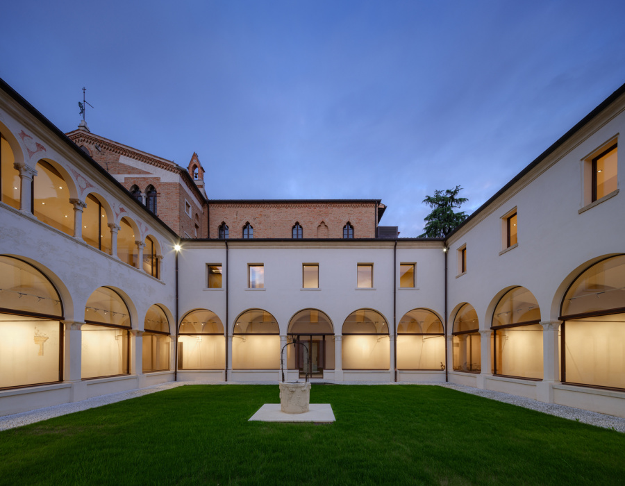 Terrazzoverlay, micro Venetian floor. Bailo Museum, Treviso. Project: Studiomas + Heinz Tesar