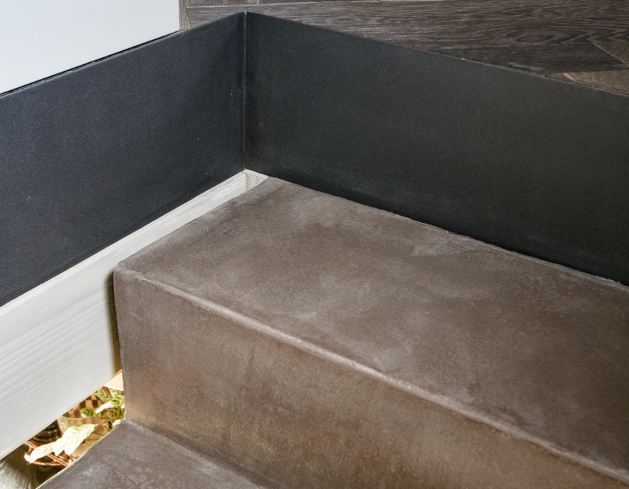 Microverlay®, low thickness concrete resin coating with carbon black finish. Private villa. Breda di Piave, Italy. Project: Carlo Tomaso Lucchese - Factory Progetto Unico