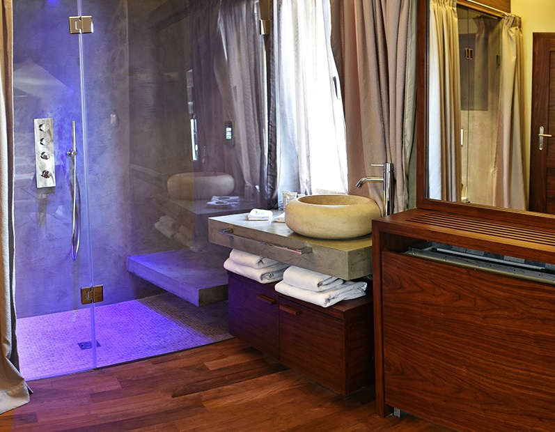 montenegro-boka-bay-bathroom-shower-luxury-hotel-interior-design-microverlay-isoplam