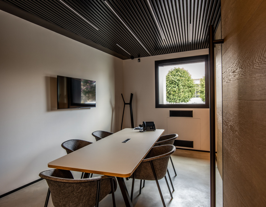 Skyconcrete® Indoor, sol effet ciré de faible épaisseur avec finition  light gray. Enne Sport, Italie. Project: Studio Bonora & Associati. 03