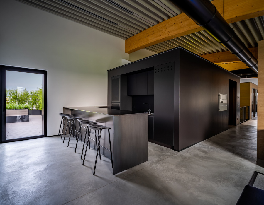 Skyconcrete® Indoor, sol effet ciré de faible épaisseur avec finition light gray. Enne Sport, Italie. Project: Studio Bonora & Associati. 07