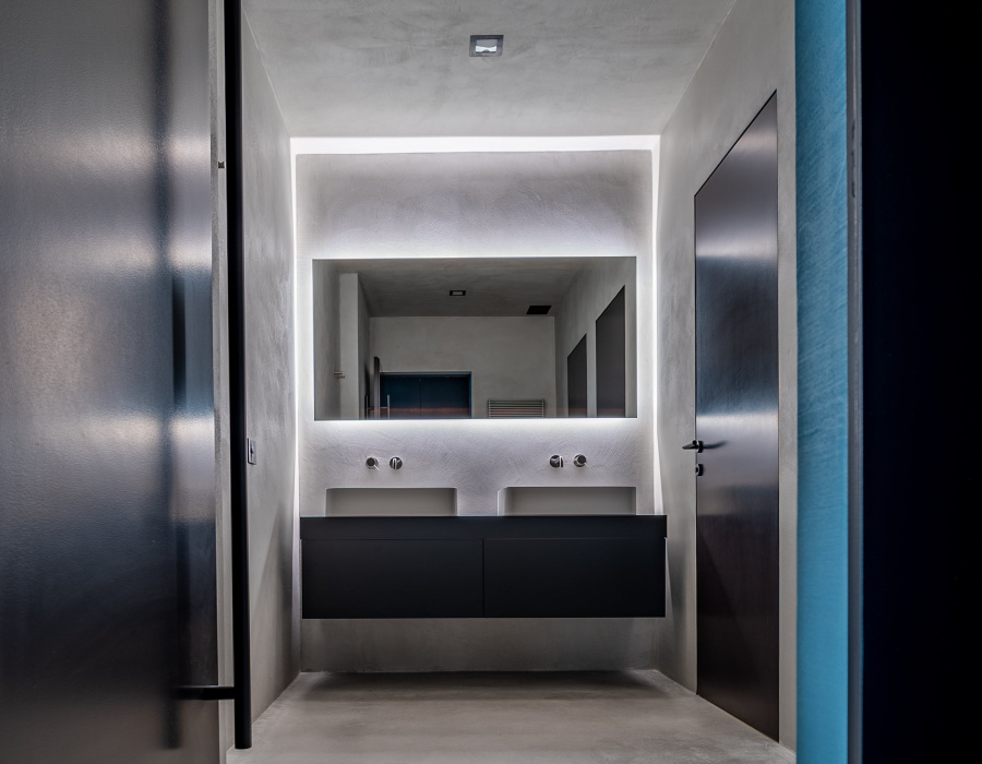 Skyconcrete® Indoor, sol effet ciré de faible épaisseur et Microverlay® avec finition light gray. Enne Sport, Italie. Project: Studio Bonora & Associati. 02
