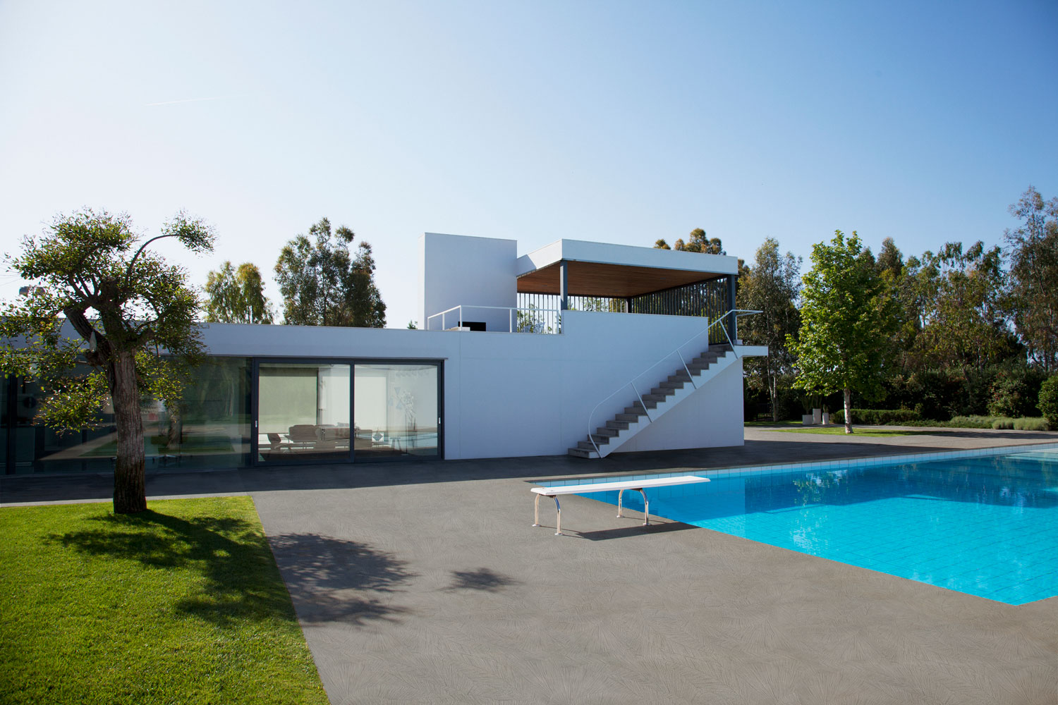 skyconcrete-outdoor-villa-contemporanea-antiscivolo-bordo-piscina